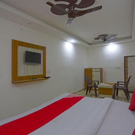 Oyo Flagship 79289 Hotel Grand Keshav 가지아바드 외부 사진