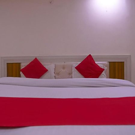 Oyo Flagship 79289 Hotel Grand Keshav 가지아바드 외부 사진