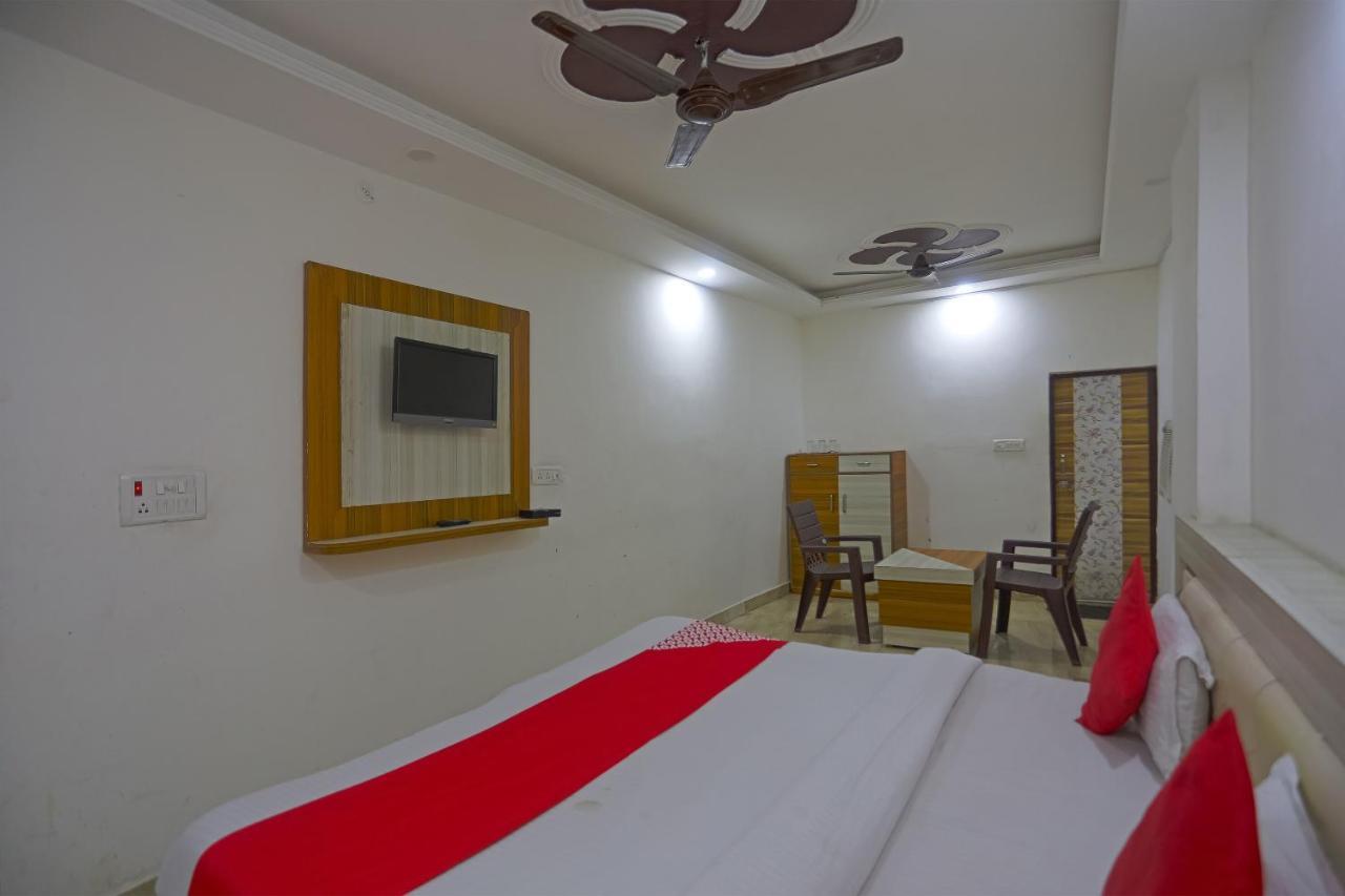 Oyo Flagship 79289 Hotel Grand Keshav 가지아바드 외부 사진