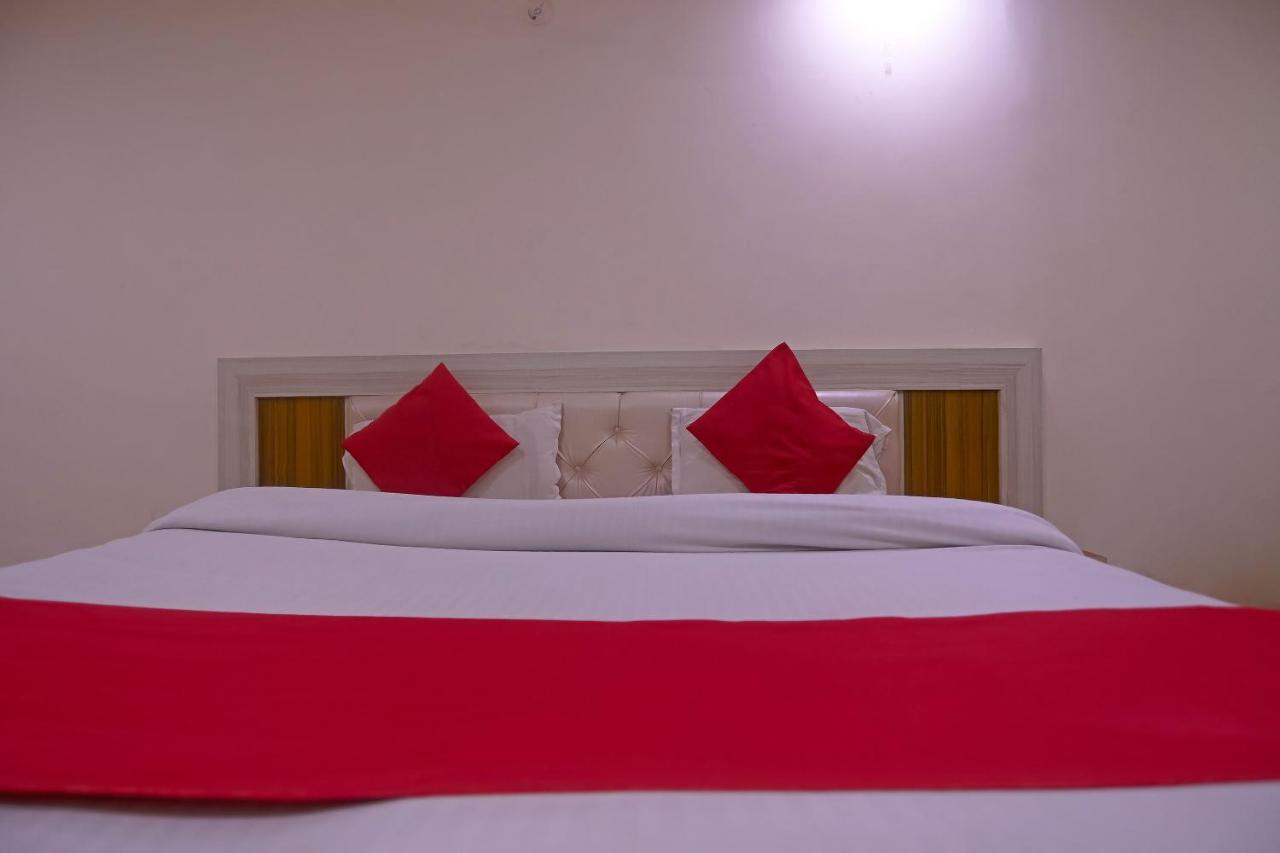 Oyo Flagship 79289 Hotel Grand Keshav 가지아바드 외부 사진