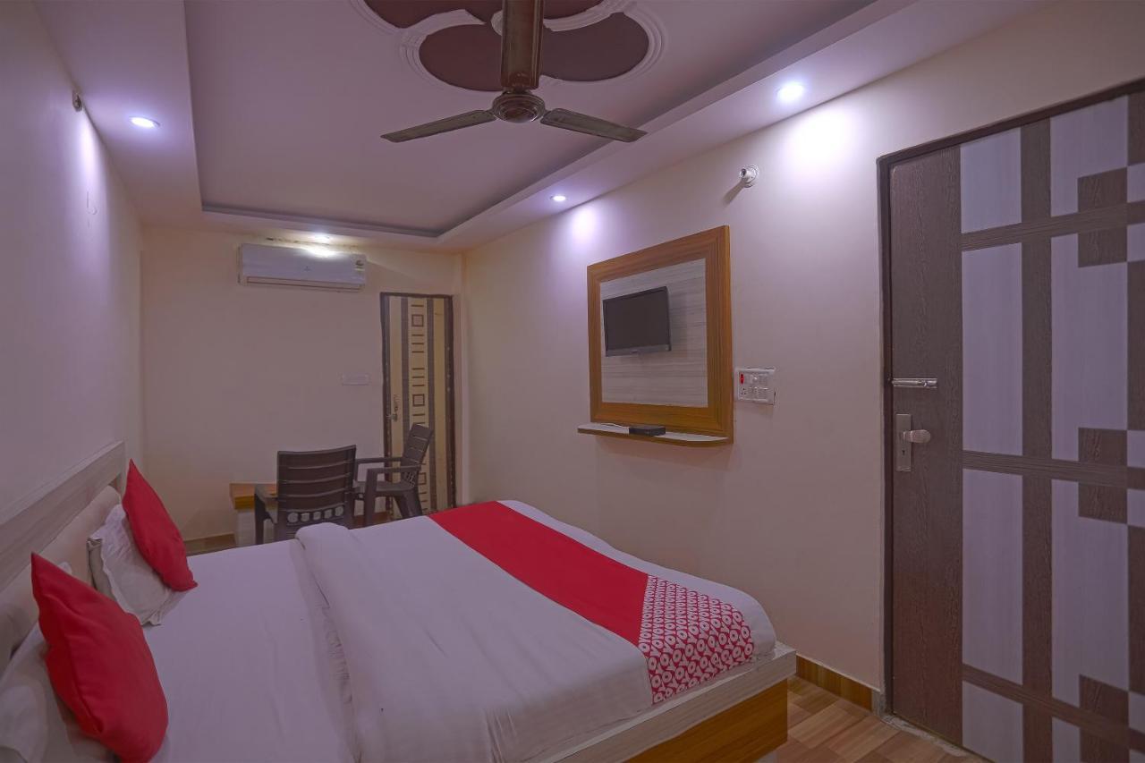 Oyo Flagship 79289 Hotel Grand Keshav 가지아바드 외부 사진