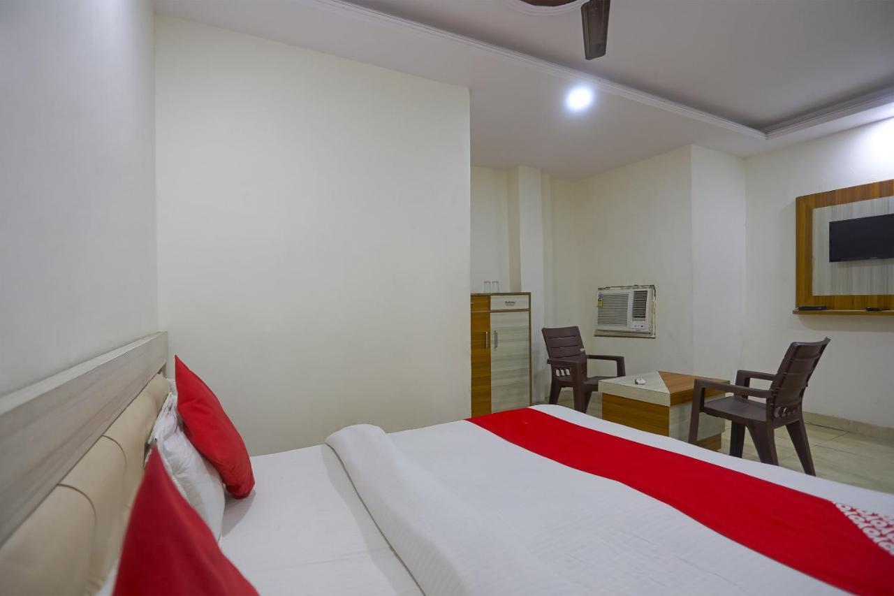 Oyo Flagship 79289 Hotel Grand Keshav 가지아바드 외부 사진