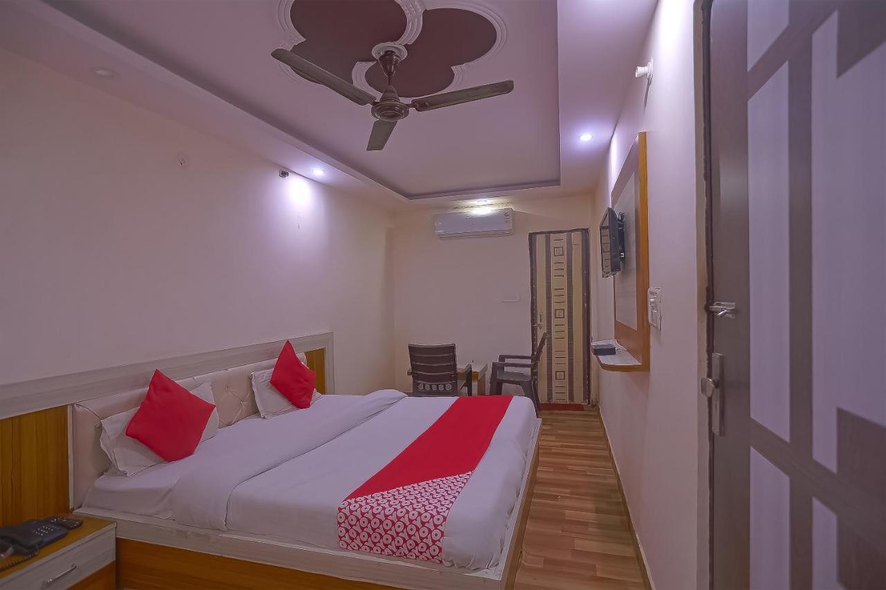 Oyo Flagship 79289 Hotel Grand Keshav 가지아바드 외부 사진