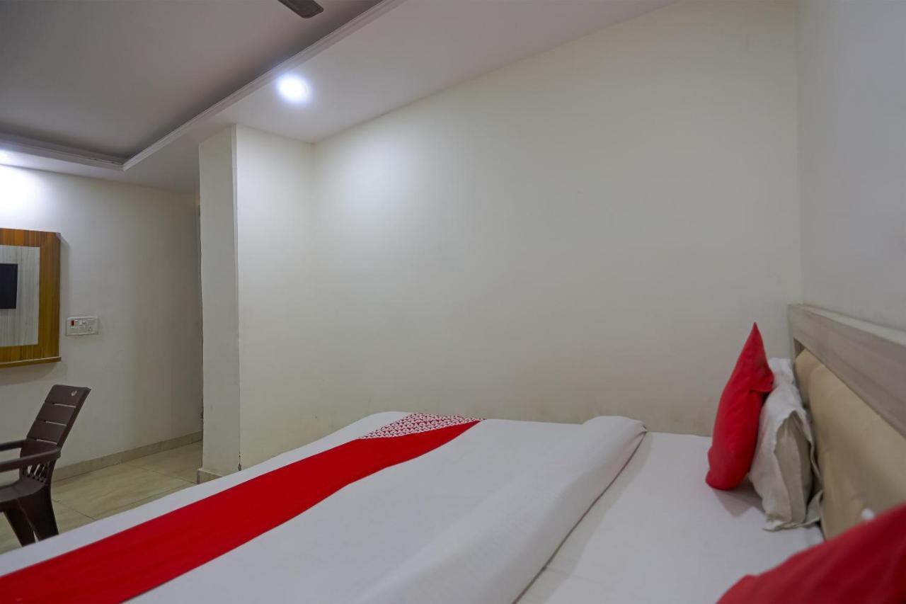 Oyo Flagship 79289 Hotel Grand Keshav 가지아바드 외부 사진
