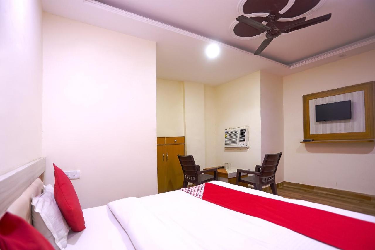 Oyo Flagship 79289 Hotel Grand Keshav 가지아바드 외부 사진