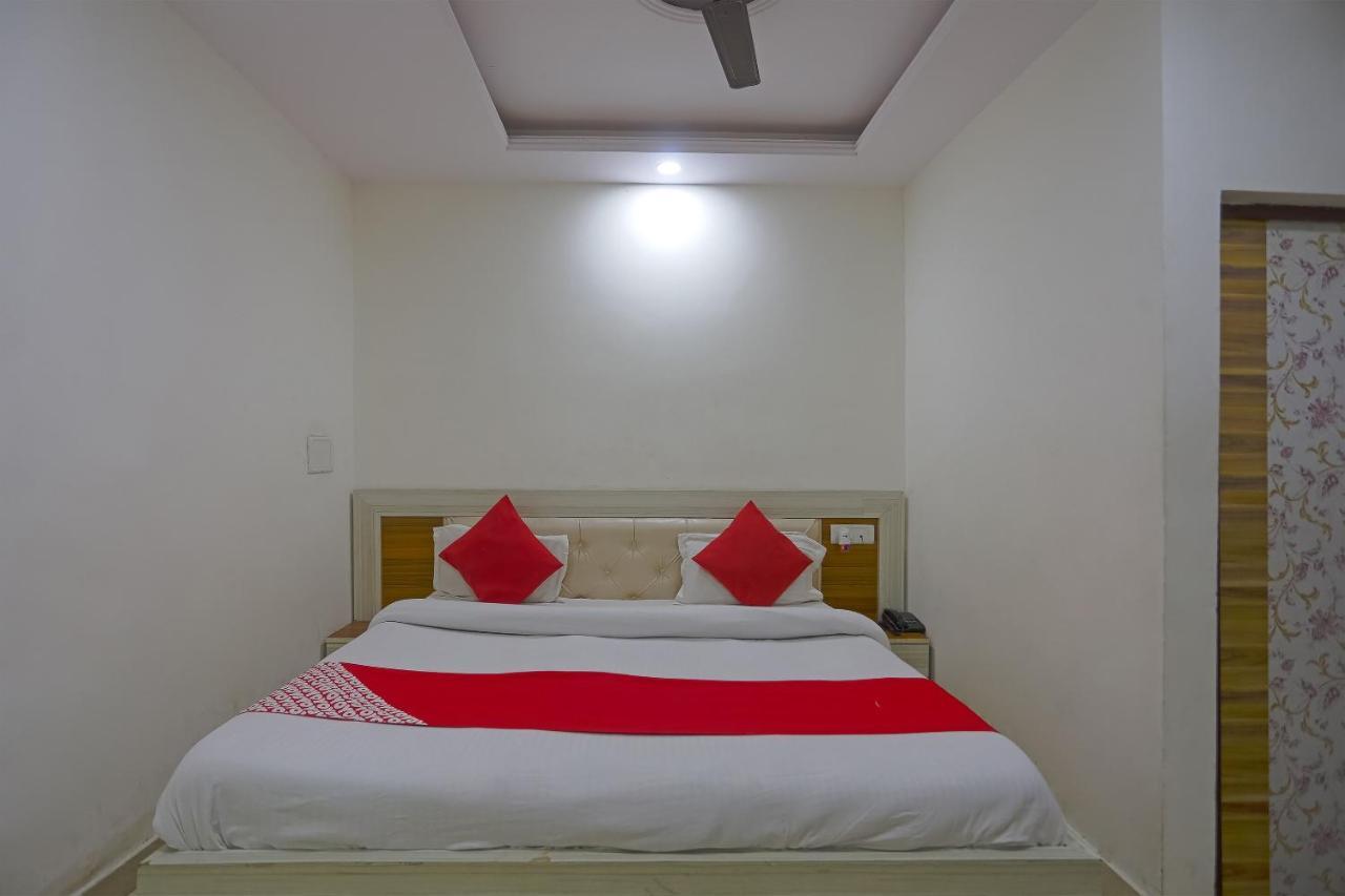 Oyo Flagship 79289 Hotel Grand Keshav 가지아바드 외부 사진