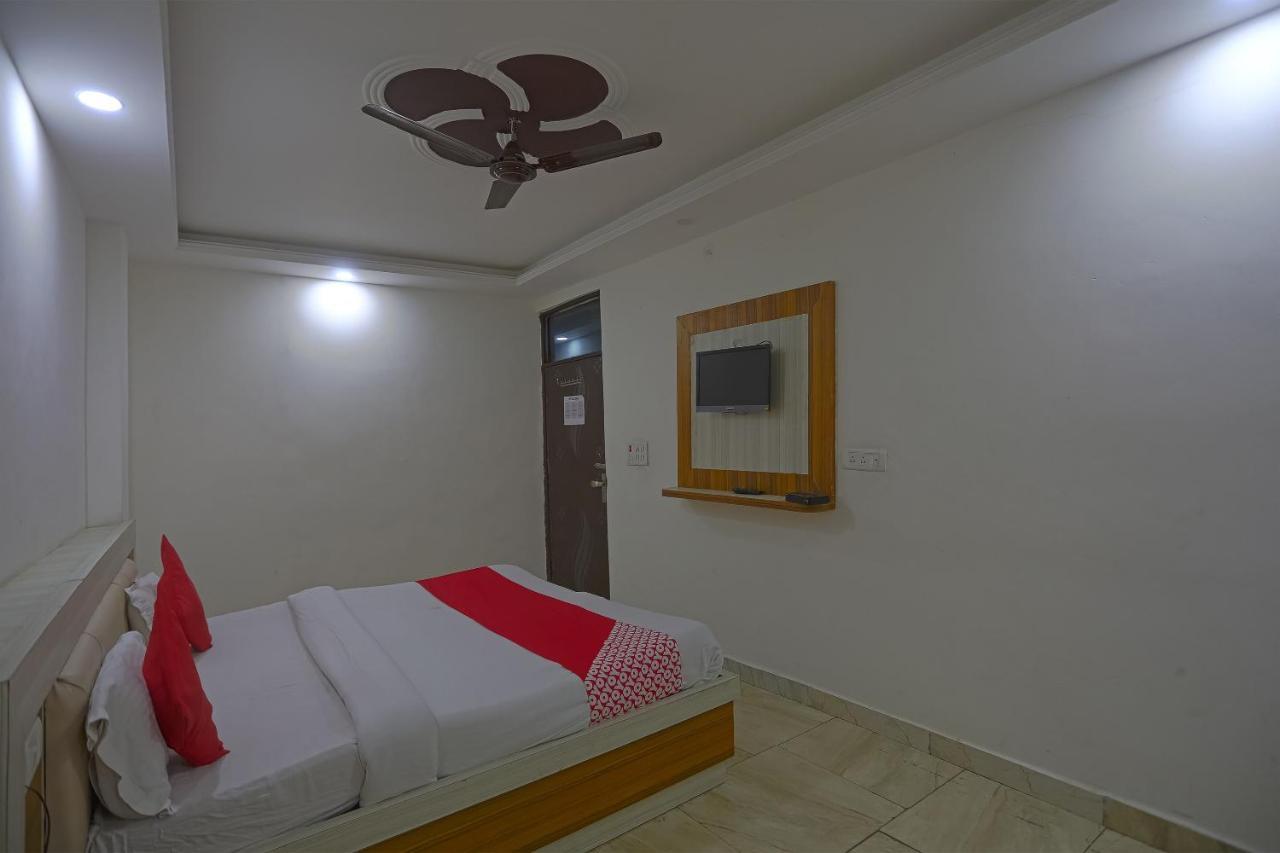 Oyo Flagship 79289 Hotel Grand Keshav 가지아바드 외부 사진