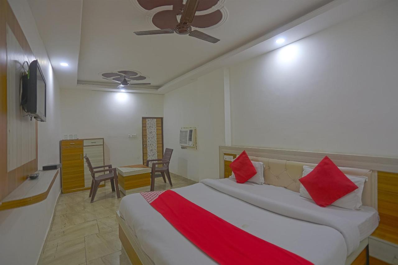 Oyo Flagship 79289 Hotel Grand Keshav 가지아바드 외부 사진