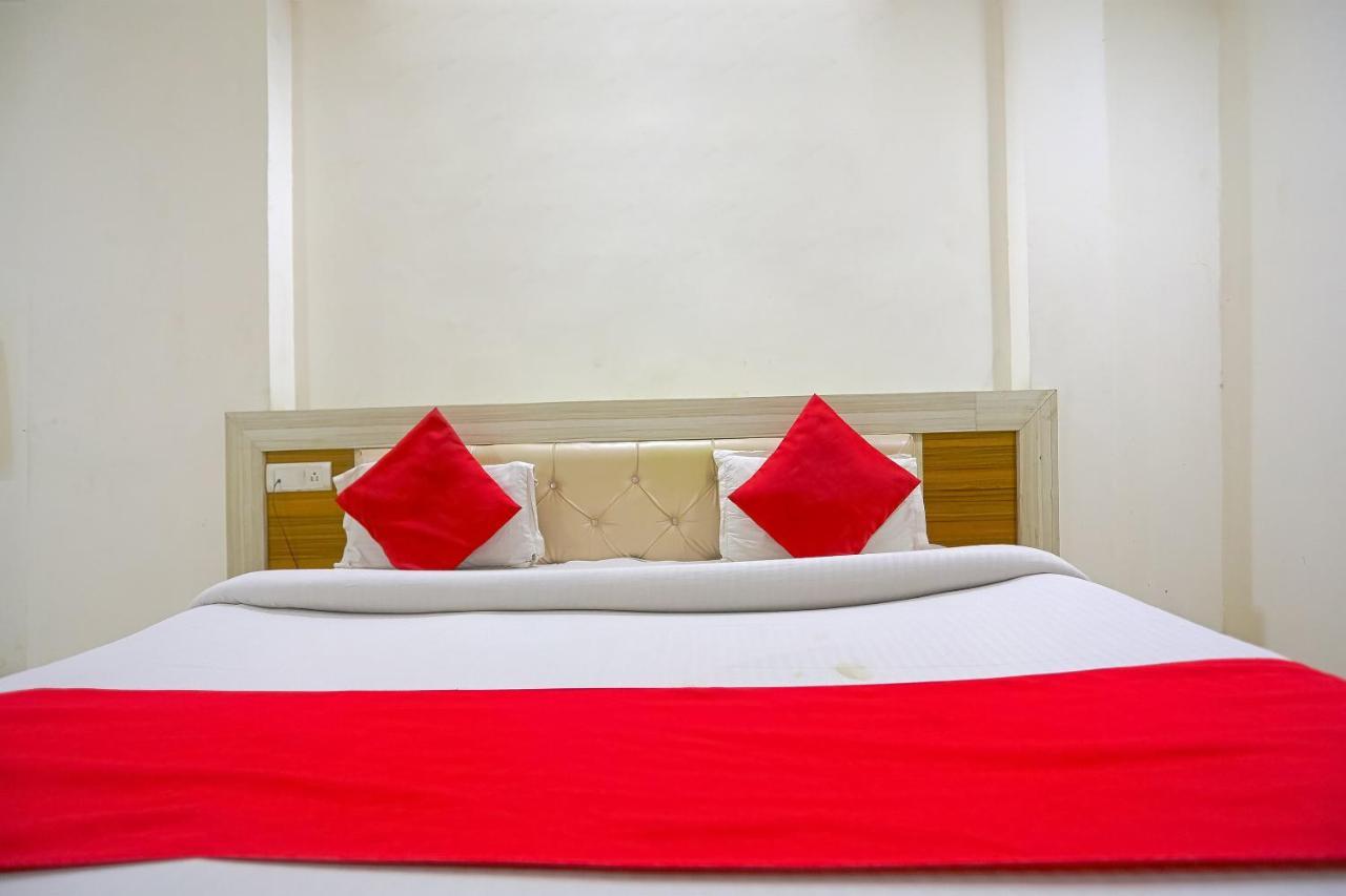 Oyo Flagship 79289 Hotel Grand Keshav 가지아바드 외부 사진
